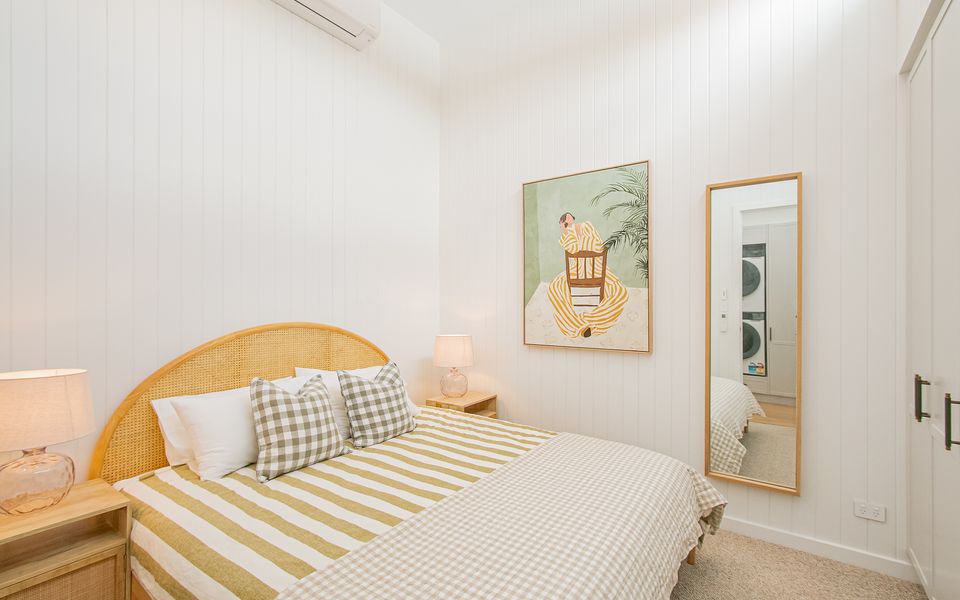 Joy Apartment 3 – Luxurious Apartment in the Heart of Coolangatta – Min. 3 Night Stays – Linen Provided