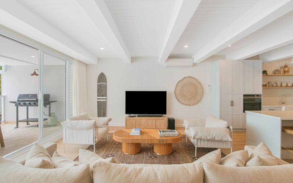 Joy Apartment 3 – Luxurious Apartment in the Heart of Coolangatta – Min. 3 Night Stays – Linen Provided