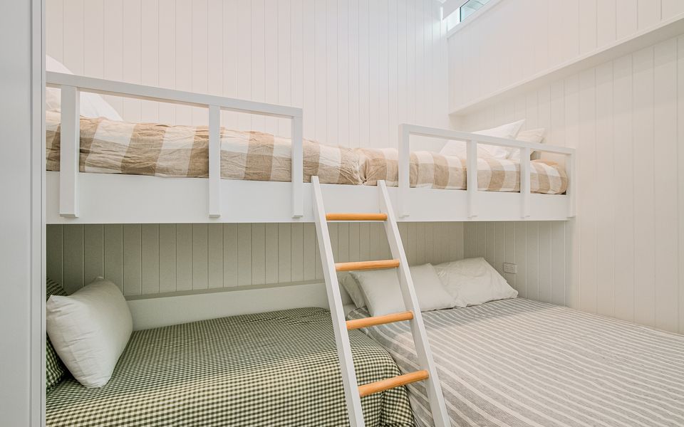 Joy Apartment 3 – Luxurious Apartment in the Heart of Coolangatta – Min. 3 Night Stays – Linen Provided