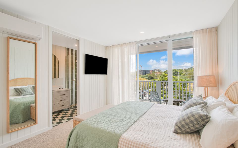 Joy Apartment 3 – Luxurious Apartment in the Heart of Coolangatta – Min. 3 Night Stays – Linen Provided