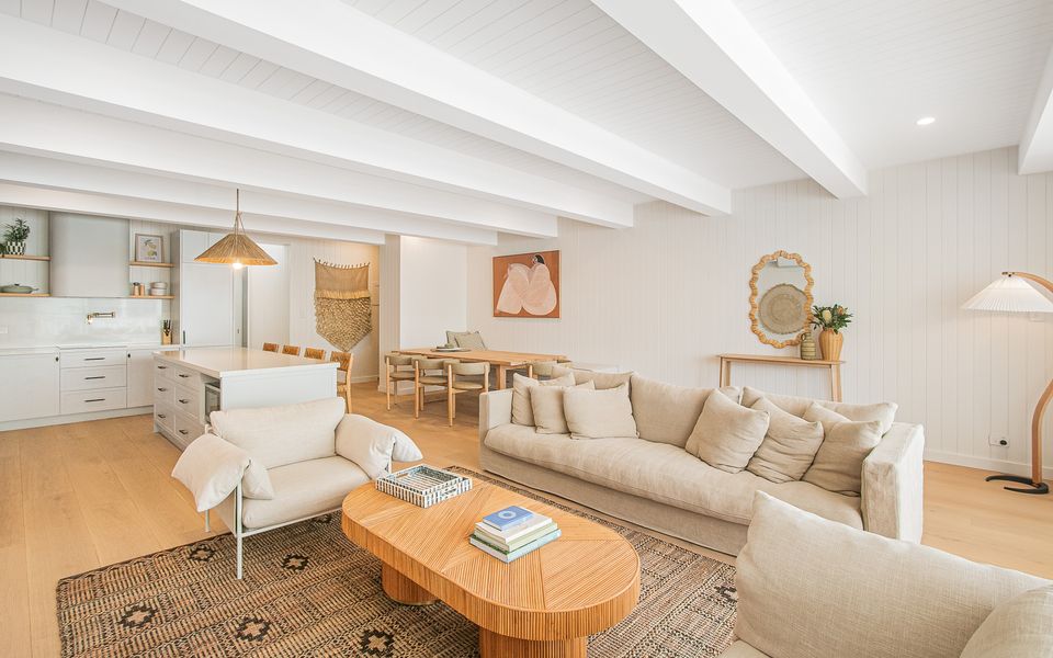 Joy Apartment 3 – Luxurious Apartment in the Heart of Coolangatta – Min. 3 Night Stays – Linen Provided