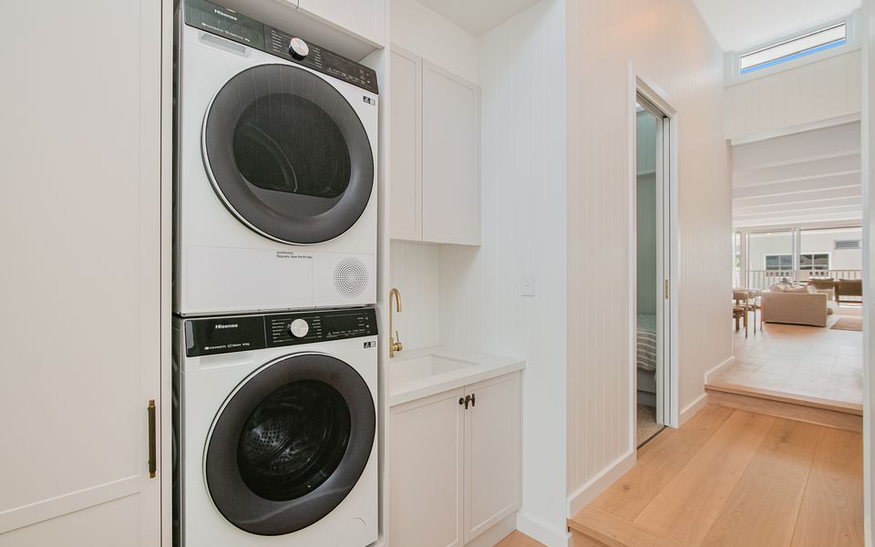 Joy Apartment 3 – Luxurious Apartment in the Heart of Coolangatta – Min. 3 Night Stays – Linen Provided