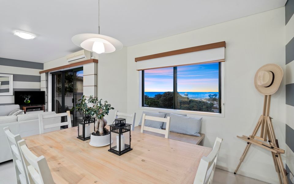 Beautiful Palm Beach – Beachfront 3 Bedroom Apartment – Linen Provided – Min. 3 Night Stays