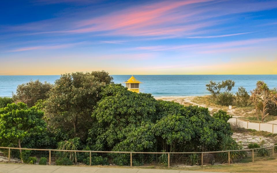 Beautiful Palm Beach – Beachfront 3 Bedroom Apartment – Linen Provided – Min. 3 Night Stays