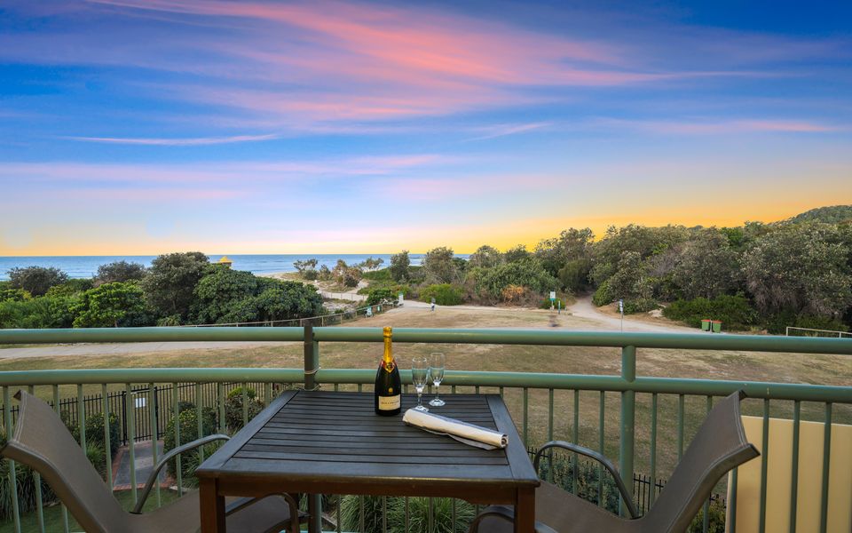 Beautiful Palm Beach – Beachfront 3 Bedroom Apartment – Linen Provided – Min. 3 Night Stays