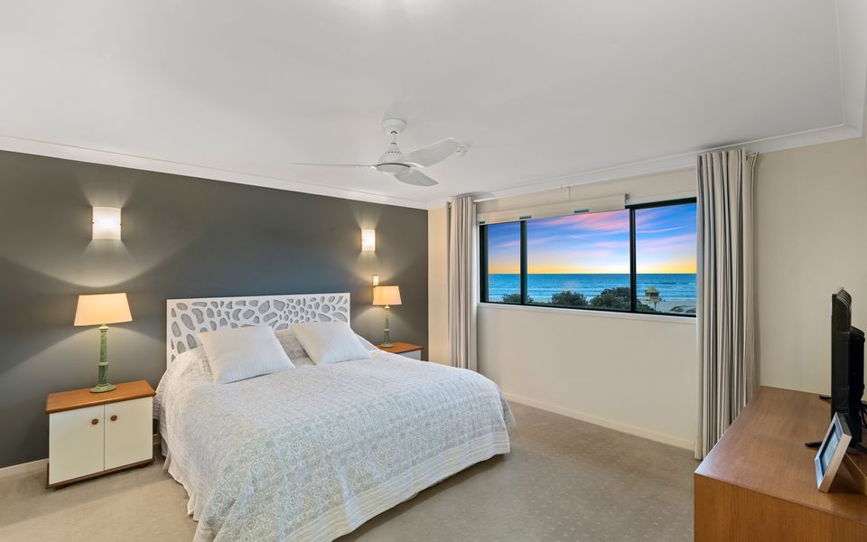 Beautiful Palm Beach – Beachfront 3 Bedroom Apartment – Linen Provided – Min. 3 Night Stays