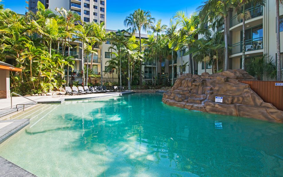 Beautiful Palm Beach – Beachfront 3 Bedroom Apartment – Linen Provided – Min. 3 Night Stays