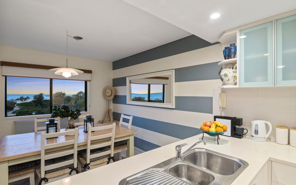 Beautiful Palm Beach – Beachfront 3 Bedroom Apartment – Linen Provided – Min. 3 Night Stays