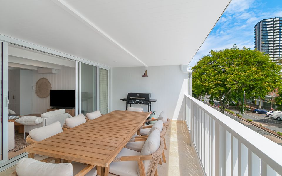 Joy Apartment 1 – Luxurious Apartment in the Heart of Coolangatta – Min. 3 Night Stays – Linen Provided