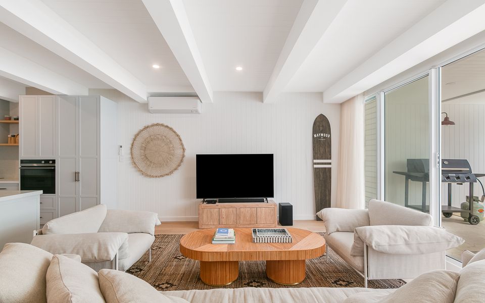 Joy Apartment 1 – Luxurious Apartment in the Heart of Coolangatta – Min. 3 Night Stays – Linen Provided