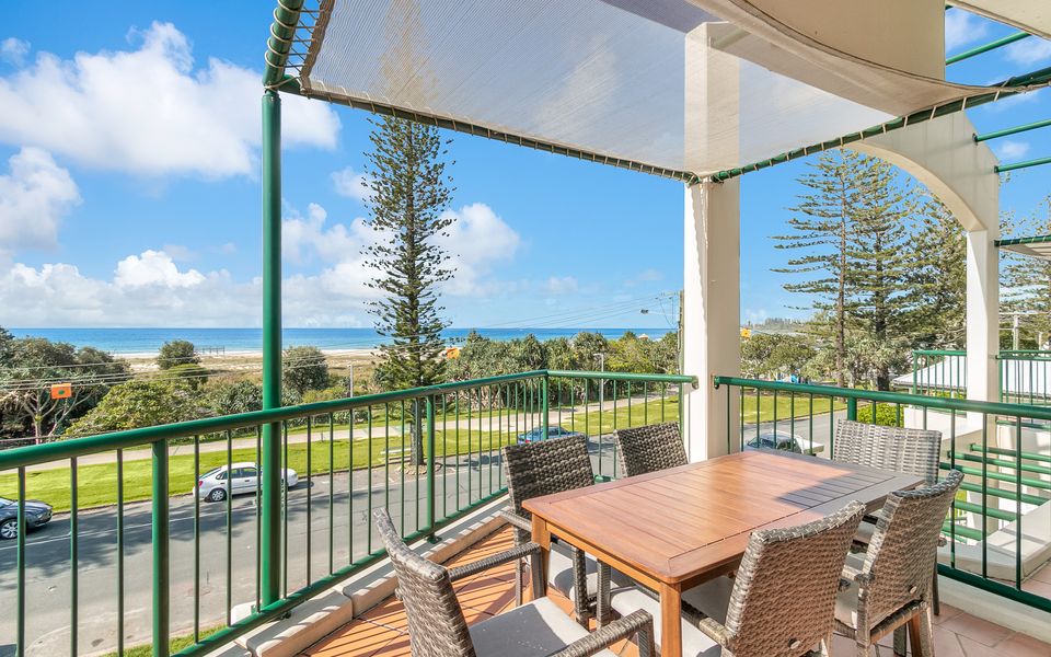 Boardwalk Pacific 8 – Beachfront Bilinga – Min. 3 Night Stays!