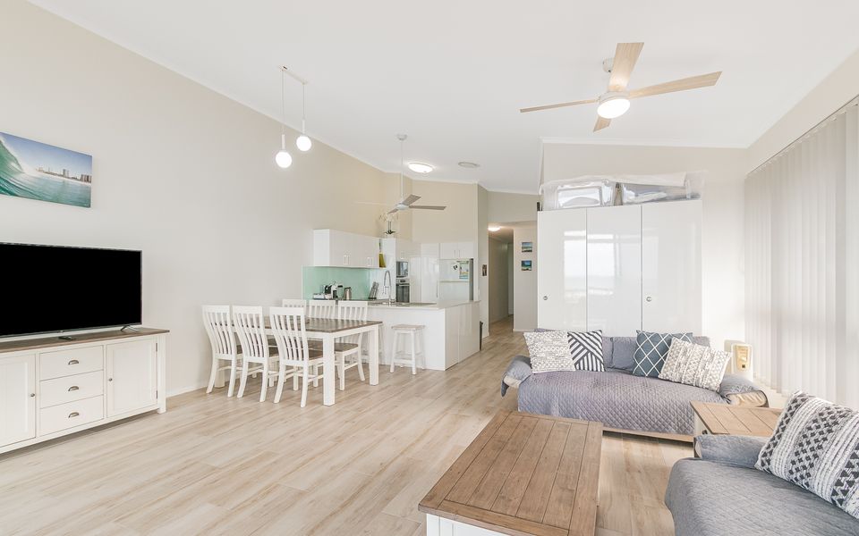 Boardwalk Pacific 8 – Beachfront Bilinga – Min. 3 Night Stays!