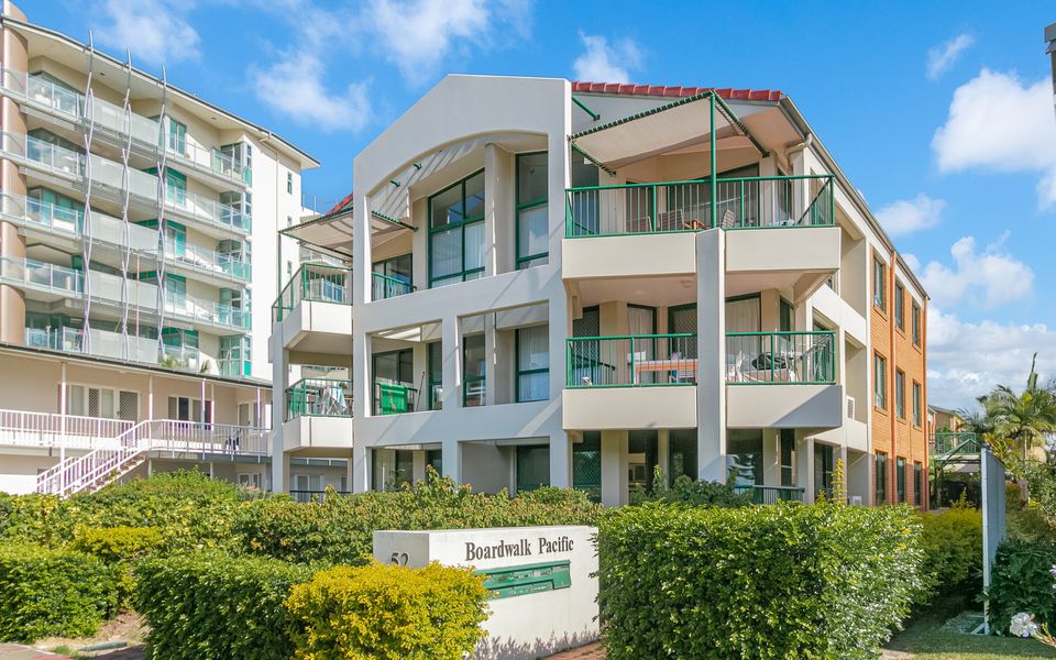 Boardwalk Pacific 8 – Beachfront Bilinga – Min. 3 Night Stays!