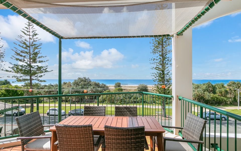 Boardwalk Pacific 8 – Beachfront Bilinga – Min. 3 Night Stays!