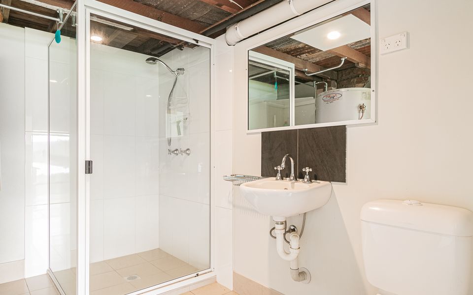 Reflections on the Tweed – Absolute Waterfront Pet Friendly Home with Boat Pontoon! Min. 3 Night Stays – Linen Provided