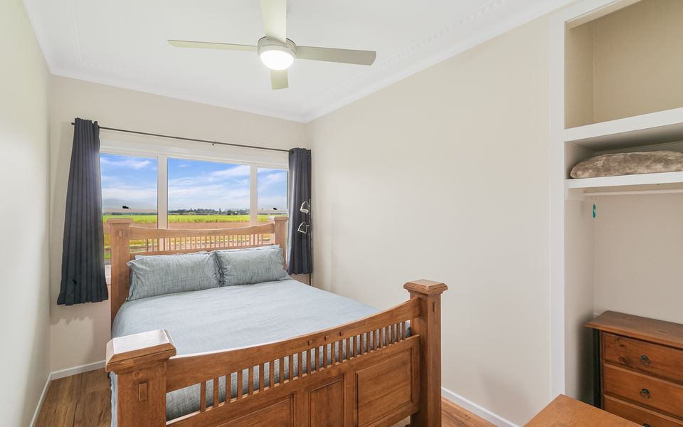 Reflections on the Tweed – Absolute Waterfront Pet Friendly Home with Boat Pontoon! Min. 3 Night Stays – Linen Provided