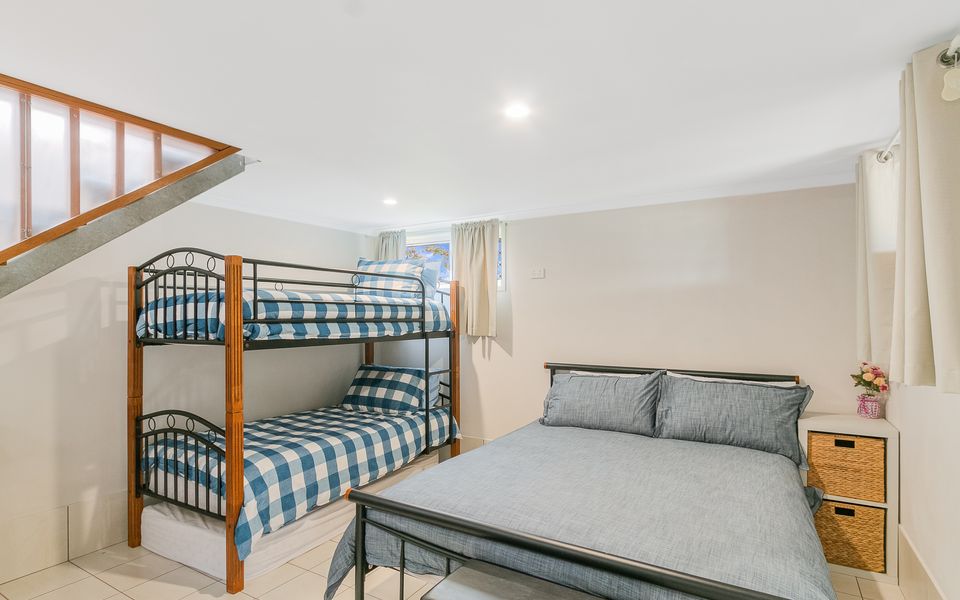 Reflections on the Tweed – Absolute Waterfront Pet Friendly Home with Boat Pontoon! Min. 3 Night Stays – Linen Provided