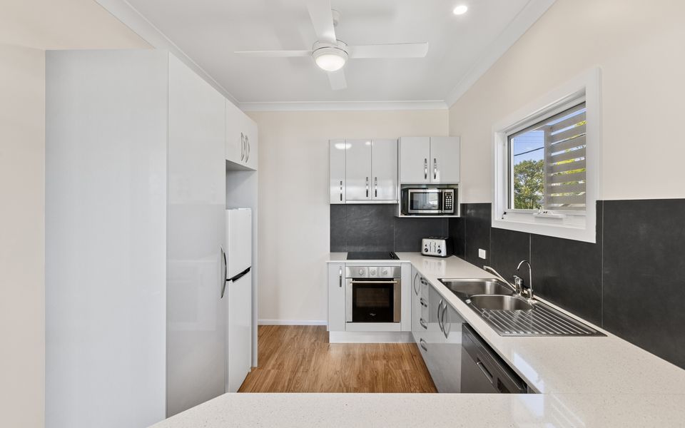 Reflections on the Tweed – Absolute Waterfront Pet Friendly Home with Boat Pontoon! Min. 3 Night Stays – Linen Provided