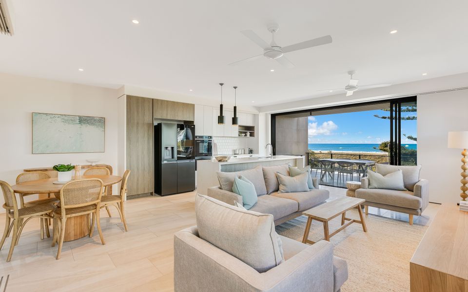 Escape 202 – Beachfront Luxury in Bilinga – Linen Provided – Min. 3 Night Stays