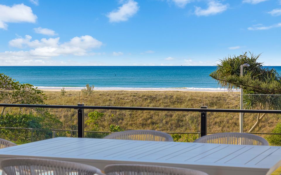 Escape 202 – Beachfront Luxury in Bilinga – Linen Provided – Min. 3 Night Stays