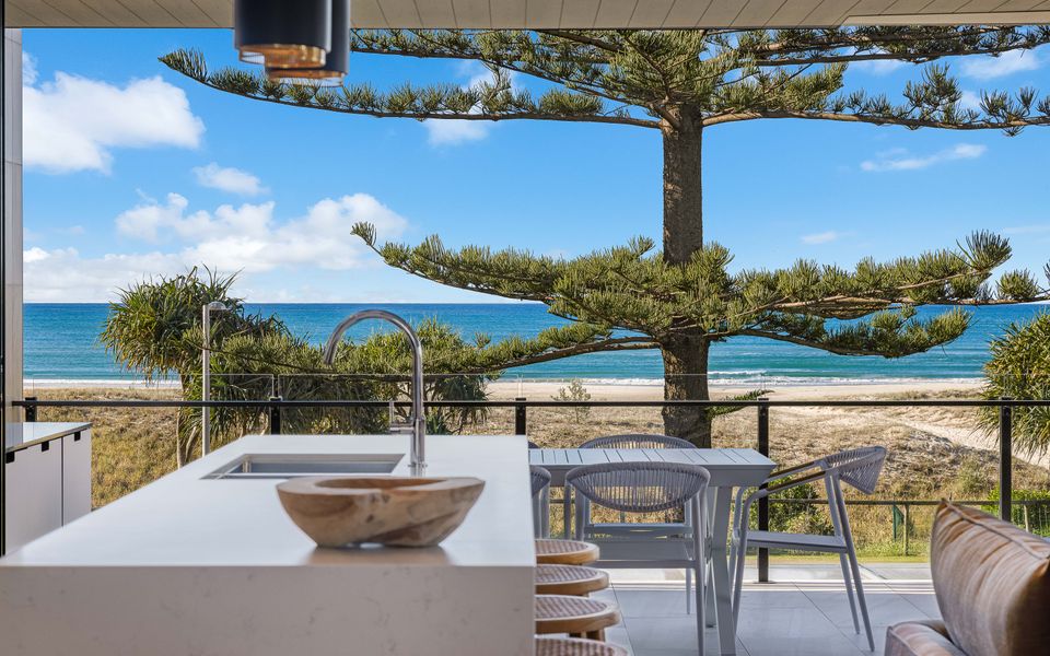 Escape 202 – Beachfront Luxury in Bilinga – Linen Provided – Min. 3 Night Stays