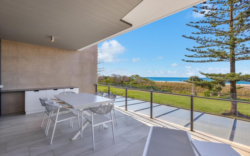 Escape 202 – Beachfront Luxury in Bilinga – Linen Provided – Min. 3 Night Stays