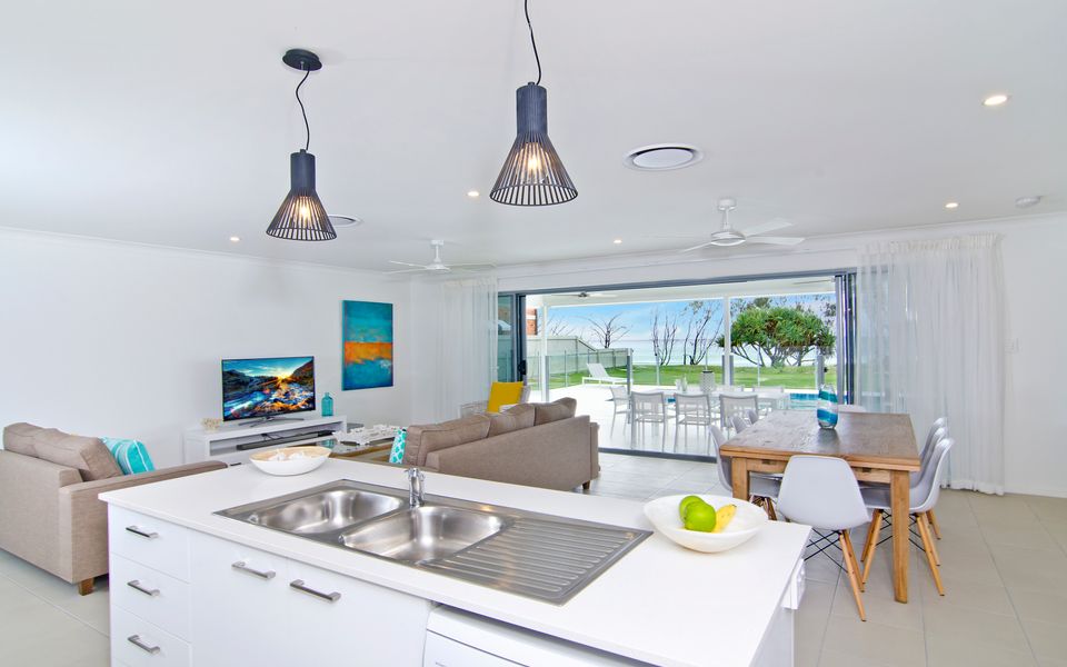 Sentosa on Tugun – Absolute Beachfront Home – Linen Provided