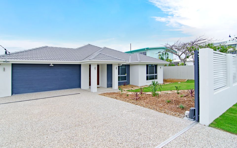 Sentosa on Tugun – Absolute Beachfront Home – Linen Provided