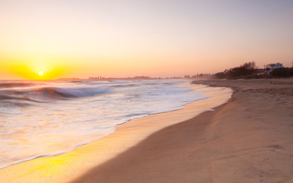 Blue Pacific 2 – Beachside Tugun Unit – Linen Provided – Min. 3 Nights!