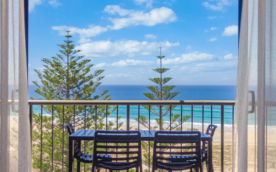 Porta Pacifique 25 – Renovated Bilinga Beachfront – Min. 3 Night Stays