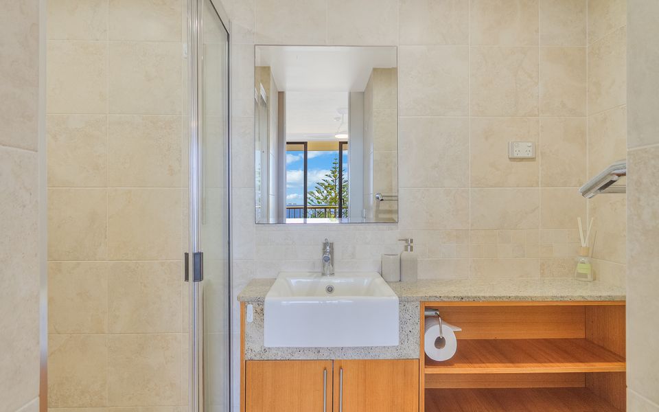 Porta Pacifique 25 – Renovated Bilinga Beachfront – Min. 3 Night Stays