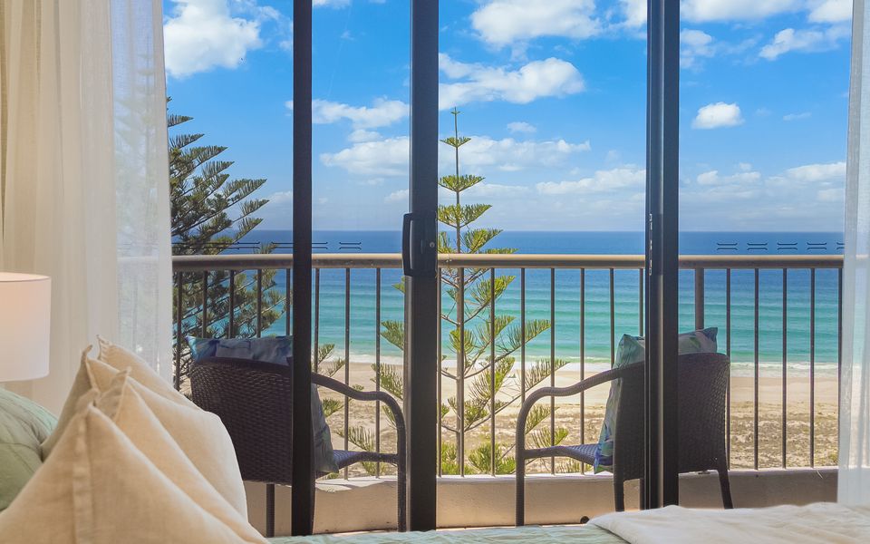 Porta Pacifique 25 – Renovated Bilinga Beachfront – Min. 3 Night Stays