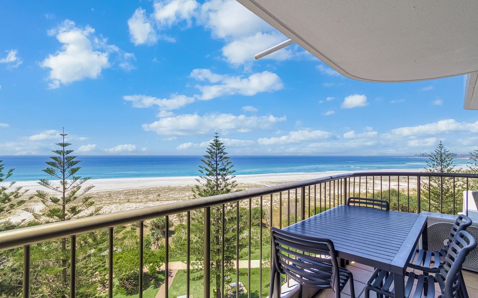 Porta Pacifique 25 – Renovated Bilinga Beachfront – Min. 3 Night Stays