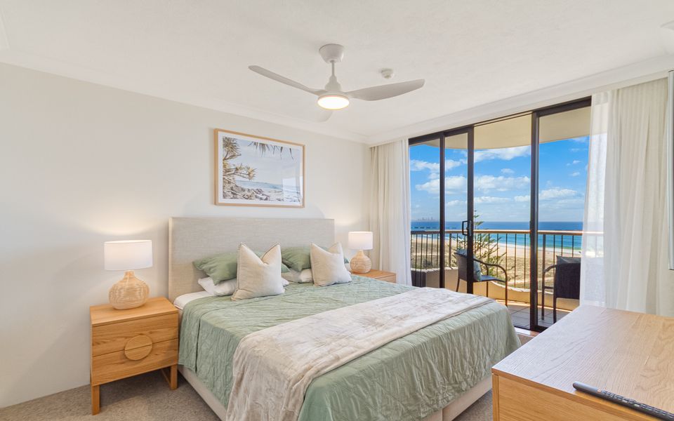 Porta Pacifique 25 – Renovated Bilinga Beachfront – Min. 3 Night Stays