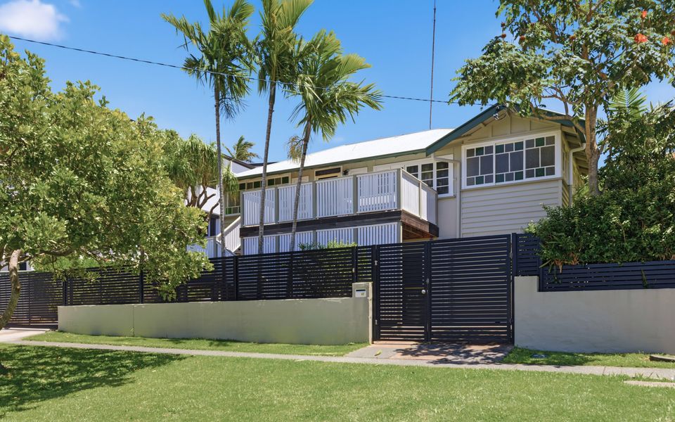 The Queenslander – Pet Friendly Home in Coolangatta – Min. 3 Night Stays!