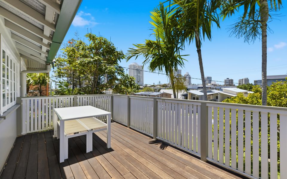 The Queenslander – Pet Friendly Home in Coolangatta – Min. 3 Night Stays!