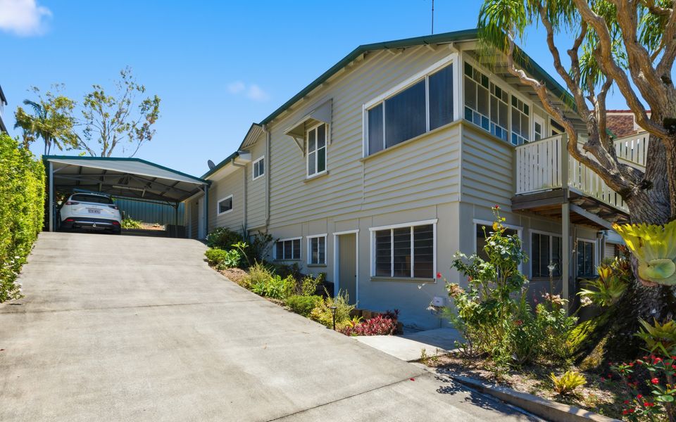 The Queenslander – Pet Friendly Home in Coolangatta – Min. 3 Night Stays!