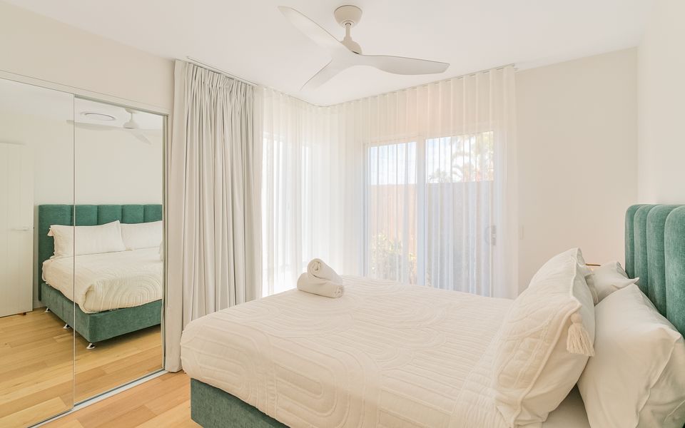 Sage on Simpson – Luxury Kirra Beachside – Min. 3 Night Stays – Linen Provided