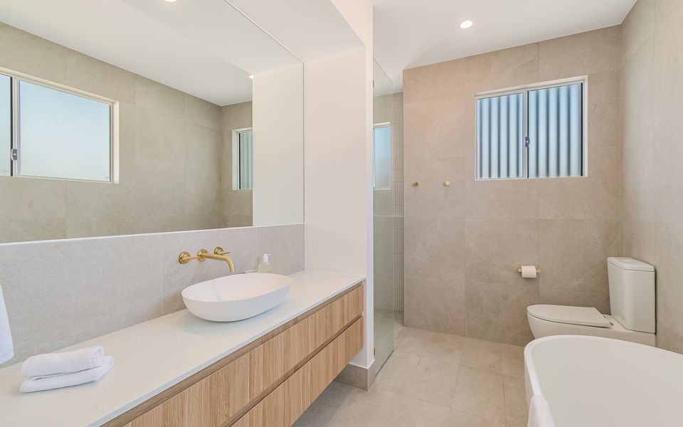 Sage on Simpson – Luxury Kirra Beachside – Min. 3 Night Stays – Linen Provided