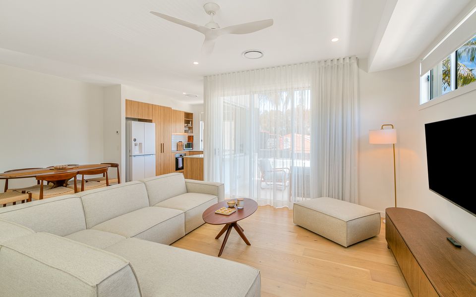 Sage on Simpson – Luxury Kirra Beachside – Min. 3 Night Stays – Linen Provided