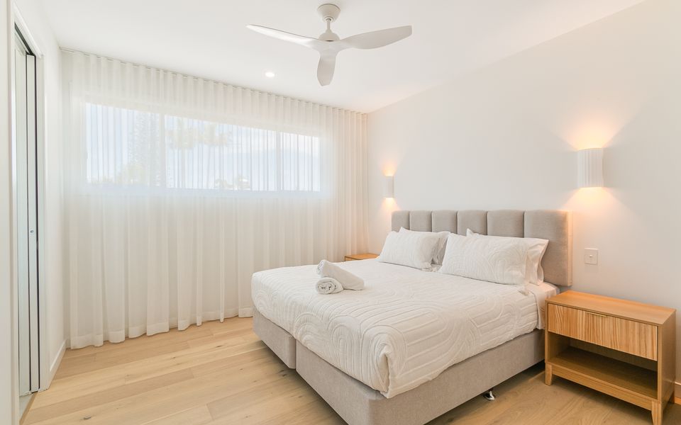 Sage on Simpson – Luxury Kirra Beachside – Min. 3 Night Stays – Linen Provided