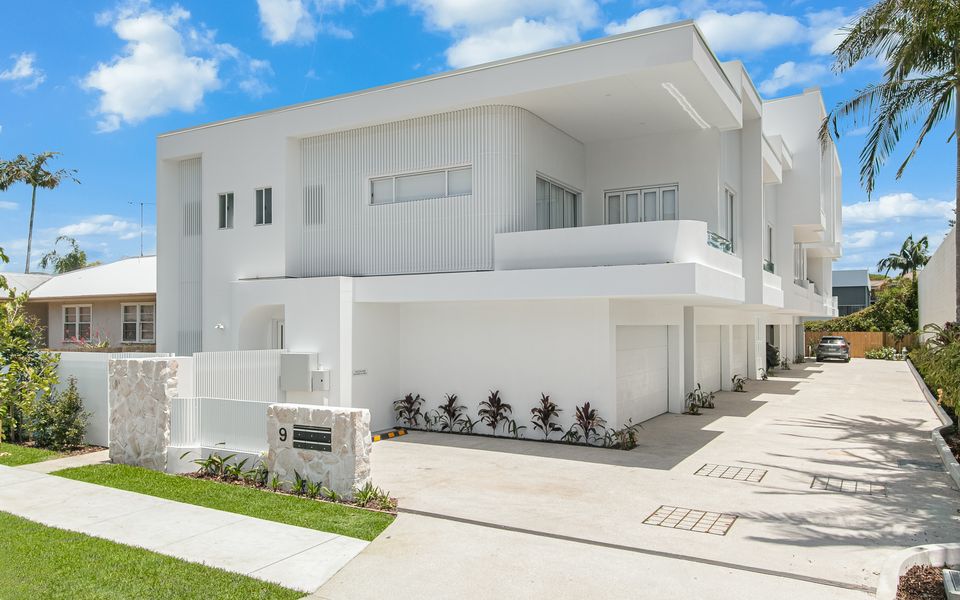 Sage on Simpson – Luxury Kirra Beachside – Min. 3 Night Stays – Linen Provided