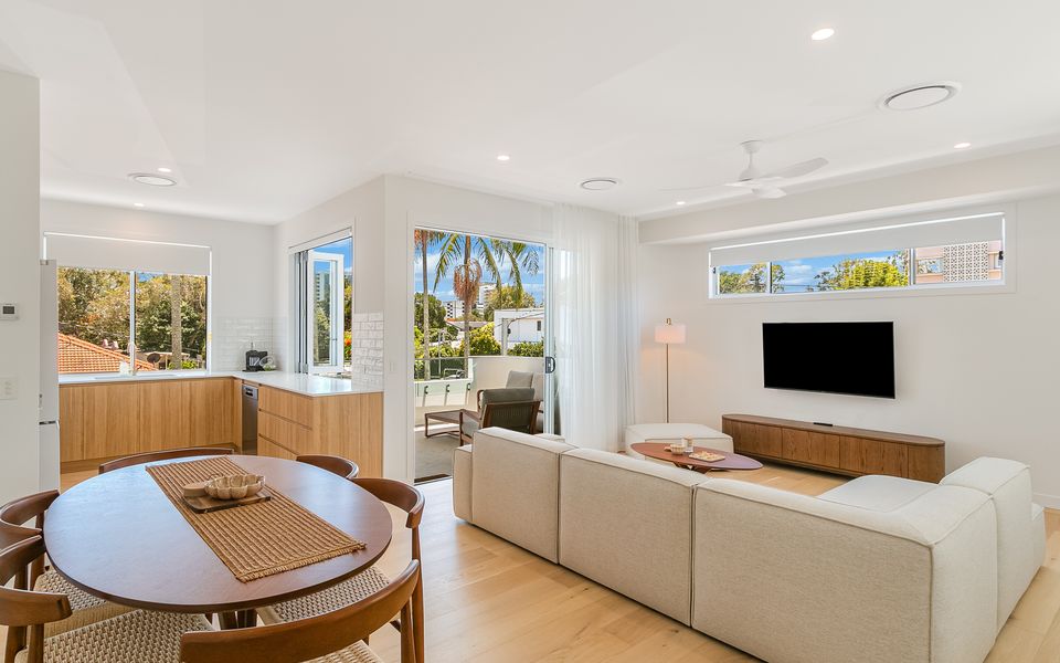 Sage on Simpson – Luxury Kirra Beachside – Min. 3 Night Stays – Linen Provided