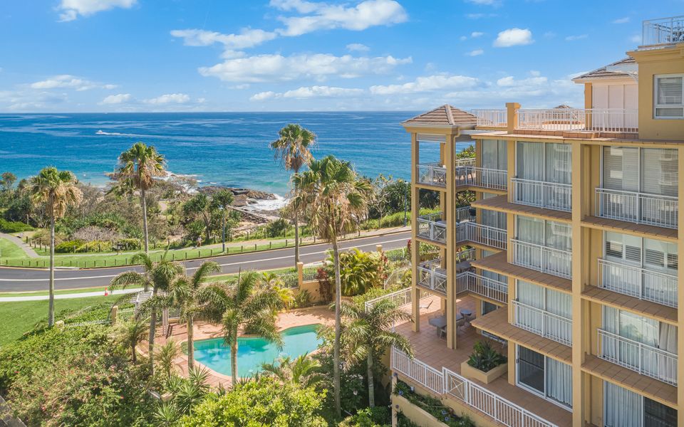 Orion 3 – Beachfront Rainbow Bay / Snapper Rocks/ Coolangatta Luxury – Linen Provided – Min. 3 Night Stays