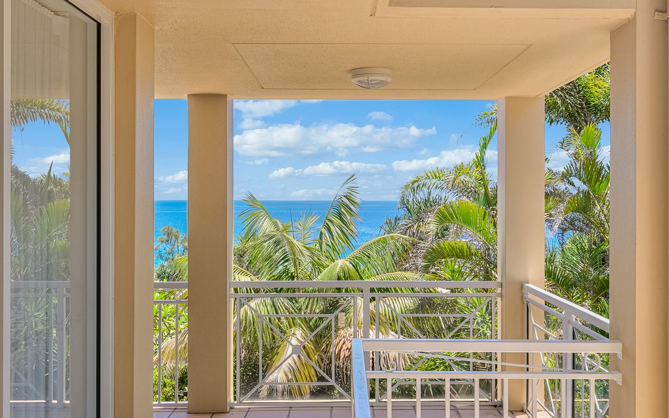 Orion 3 – Beachfront Rainbow Bay / Snapper Rocks/ Coolangatta Luxury – Linen Provided – Min. 3 Night Stays