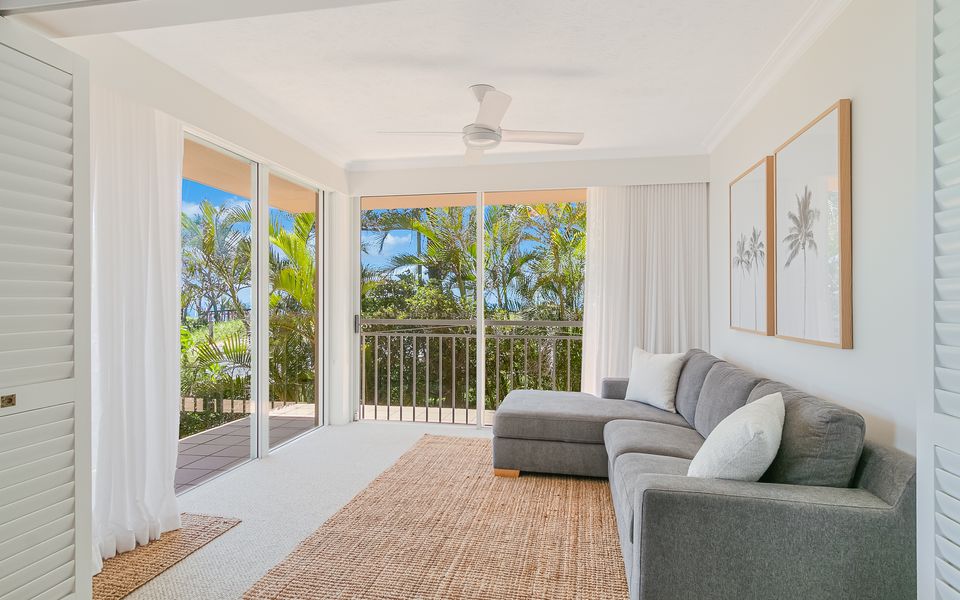 Orion 3 – Beachfront Rainbow Bay / Snapper Rocks/ Coolangatta Luxury – Linen Provided – Min. 3 Night Stays