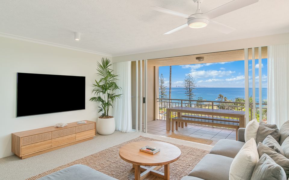 Orion 3 – Beachfront Rainbow Bay / Snapper Rocks/ Coolangatta Luxury – Linen Provided – Min. 3 Night Stays