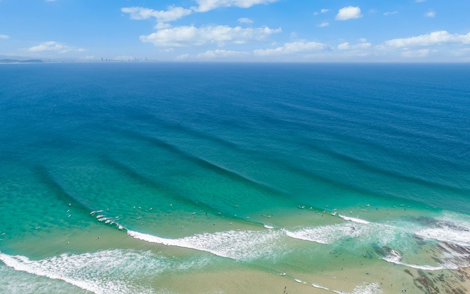 Orion 3 – Beachfront Rainbow Bay / Snapper Rocks/ Coolangatta Luxury – Linen Provided – Min. 3 Night Stays