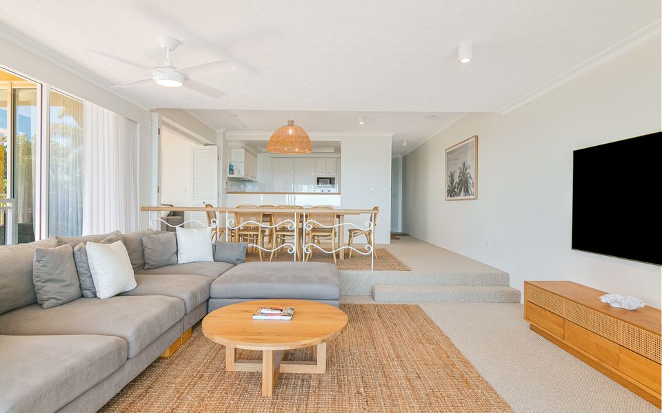 Orion 3 – Beachfront Rainbow Bay / Snapper Rocks/ Coolangatta Luxury – Linen Provided – Min. 3 Night Stays