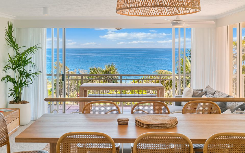 Orion 3 – Beachfront Rainbow Bay / Snapper Rocks/ Coolangatta Luxury – Linen Provided – Min. 3 Night Stays